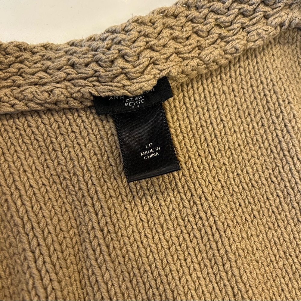 BEAUTIFUL Ann Taylor Faux Fur/Knit Sweater Vest, size LP, NWOT - Picture 3 of 6